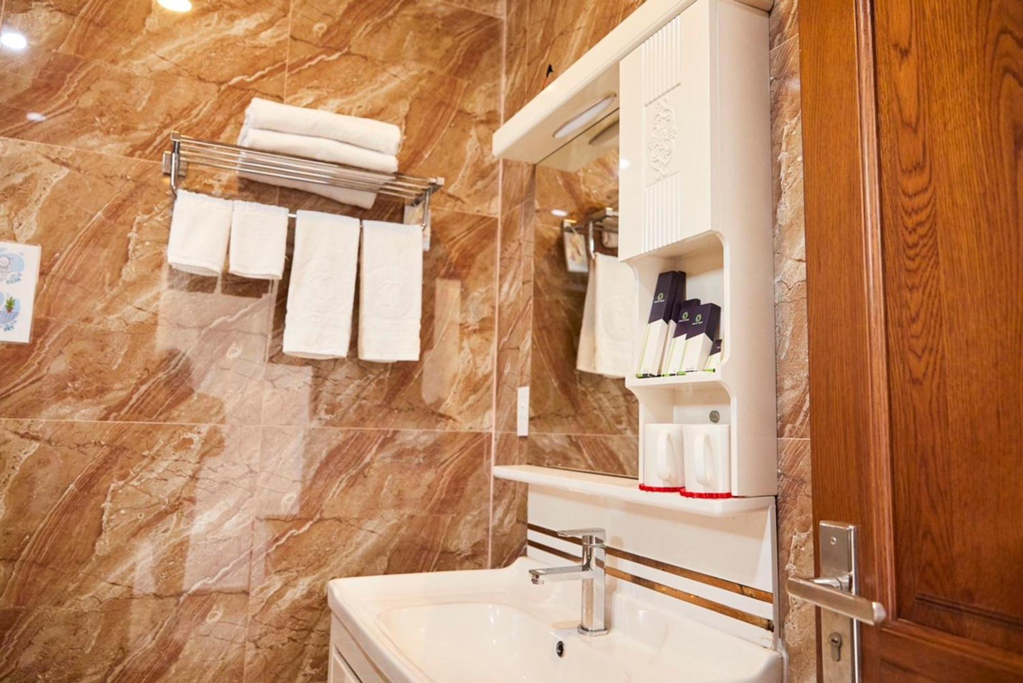 Khang Thinh Hotel Long Thanh Esterno foto